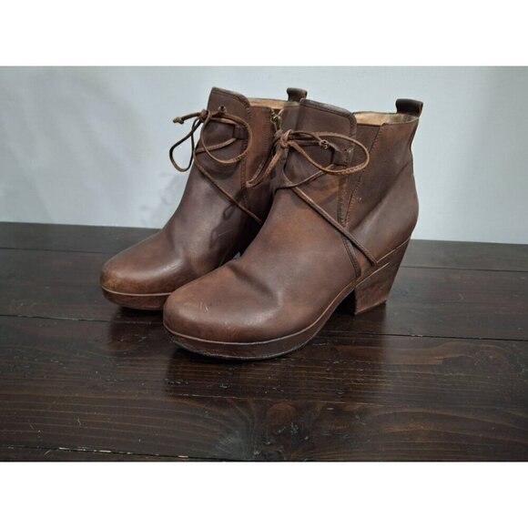Eileen Fisher Ash Brown Leather Lace Up Bootie/Pre-owned, Sz. 8 - Picture 1 of 11